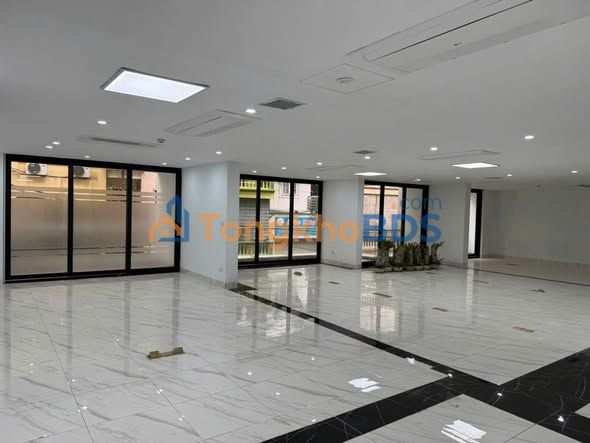 Nhà mặt phố Lạc Long Quân 290m² giá 155 tỷ - Ô tô tránh