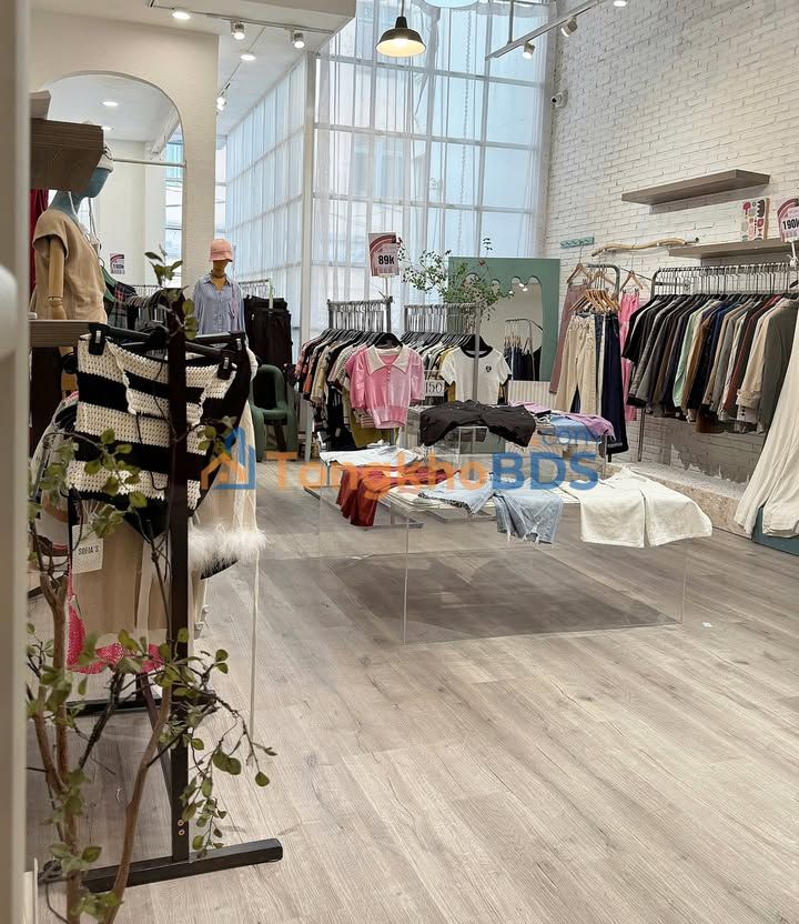 Sang shop thời trang Lê Văn Sỹ Q3 180m2 - Thích hợp KD