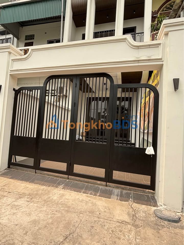 Nhà phố Đức Giang Long Biên 100m² giá 15 tỷ - Đầu tư sinh lời!