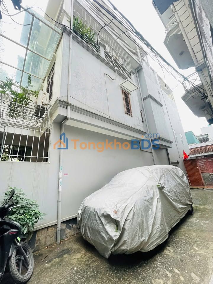 Nhà riêng phố Văn Cao 68m² giá 31 tỷ - Vị trí đẹp, gần Hồ Tây
