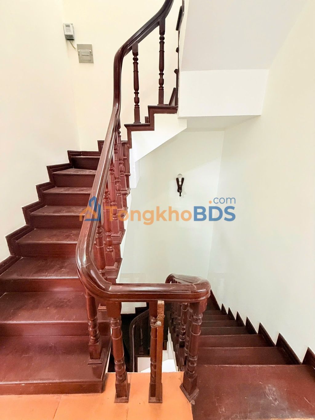 Nhà Trần Quốc Hoàn 55m² 4 tầng, ô tô tránh, sổ đỏ sẵn