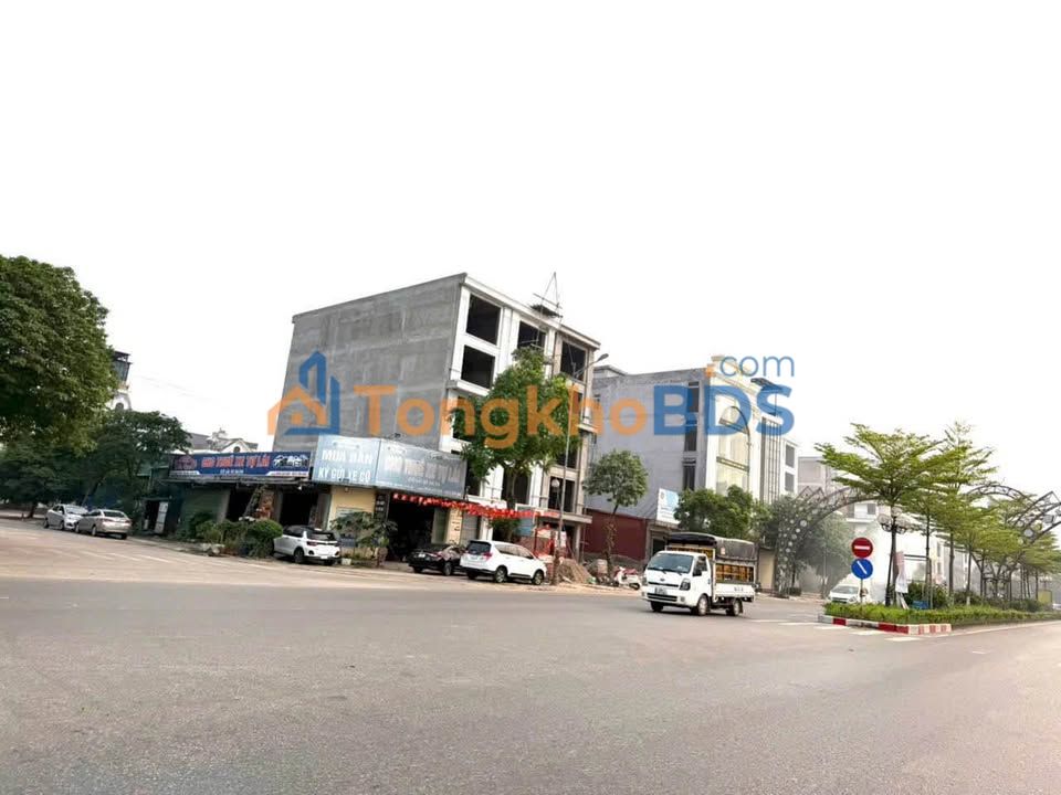 Nhà phố Quốc lộ 1A Đình Bảng 98m² - Mặt tiền kinh doanh!
