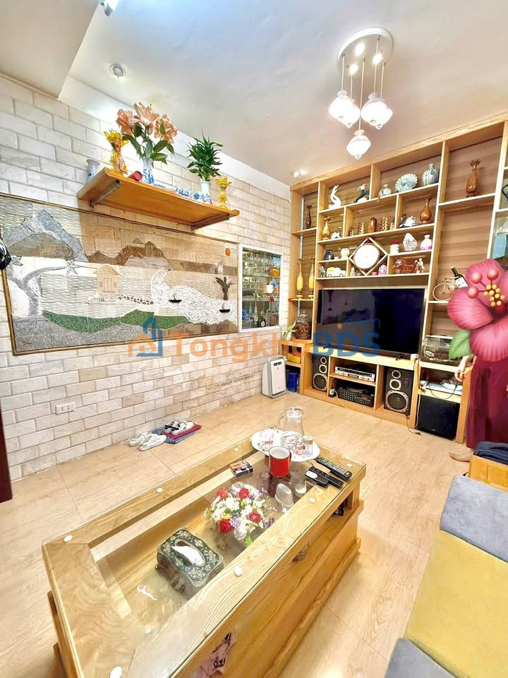 Căn hộ Tập thể Mai Động 60m² - Vị trí đẹp, giá tốt!