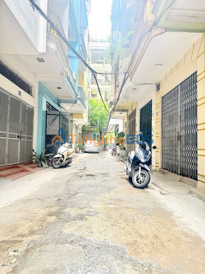 Nhà riêng Đường Láng, Đống Đa 43m² giá 15.4 tỷ - Ô tô vào tận nhà