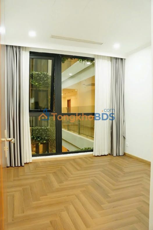 Căn hộ Royal City Thanh Xuân 82m² giá 18 triệu - View đẹp