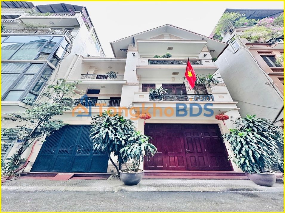 Nhà riêng Hoàng Cầu 96m² giá 52 tỷ - Vị trí vàng, thang máy